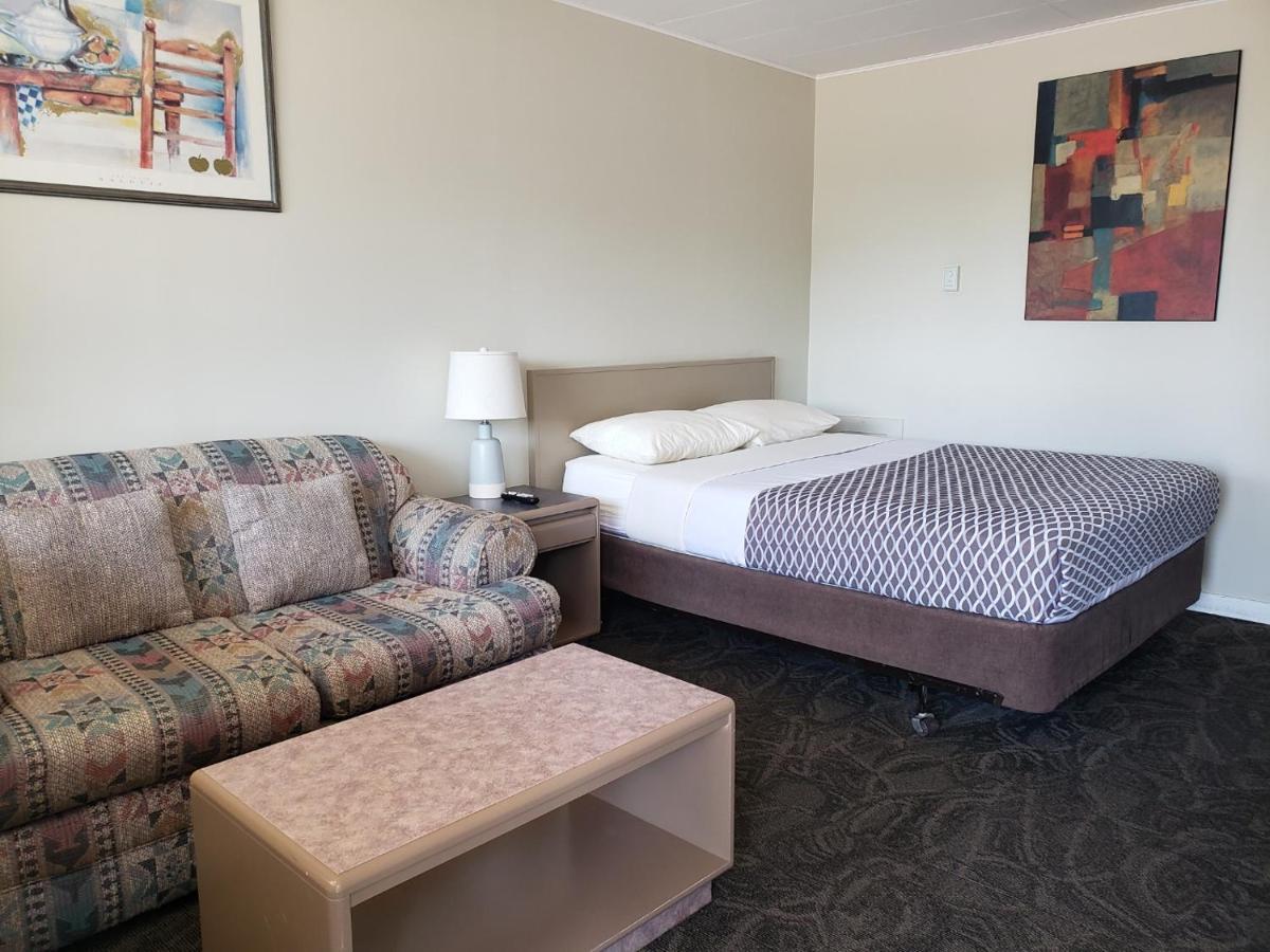 Lamplighter Inn Three Hills Ngoại thất bức ảnh